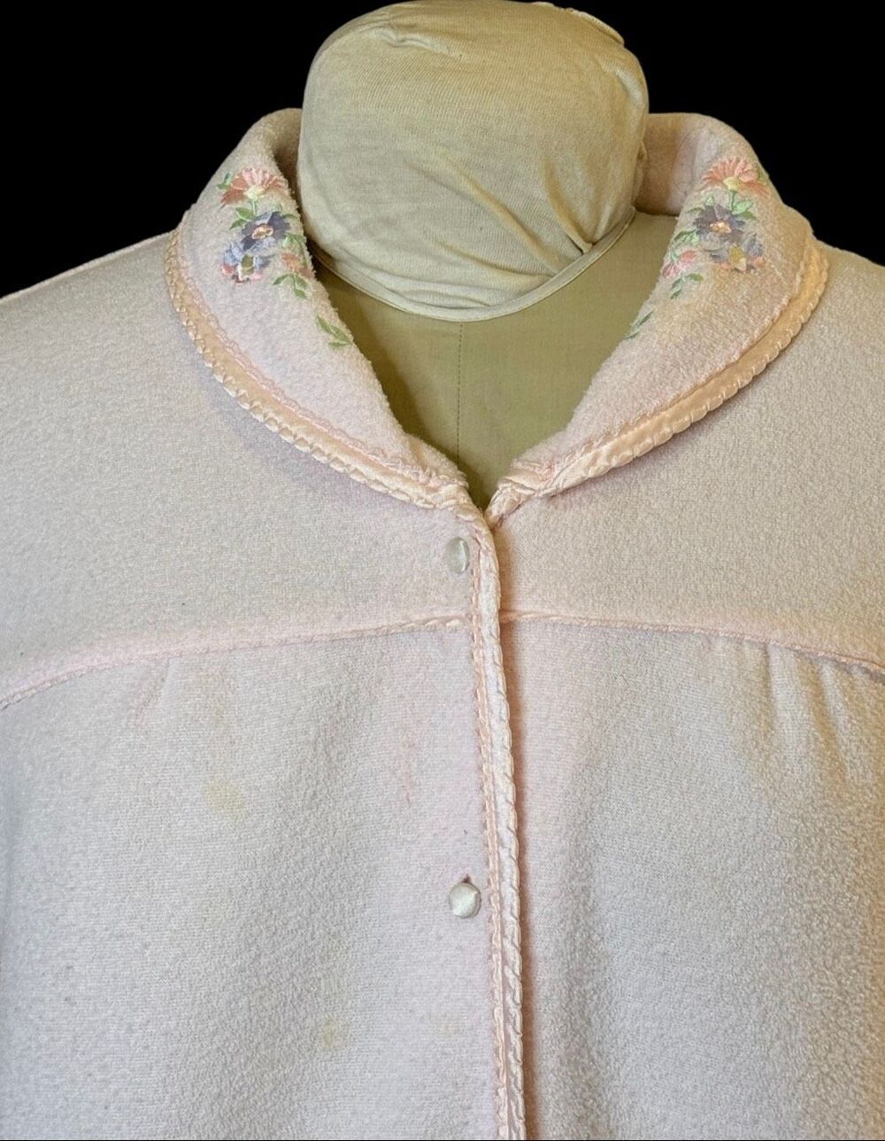 Intimate Essentials Soft Fleece Button Front Pink Bed Jacket Large Embroidered C - Picture 10 of 13